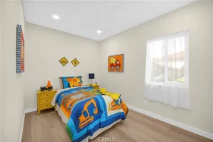 children's bedroom with construction-themed decor