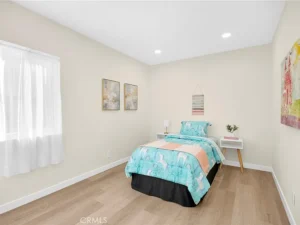 bedroom with single bed featuring a colorful patterned comforter and pillow